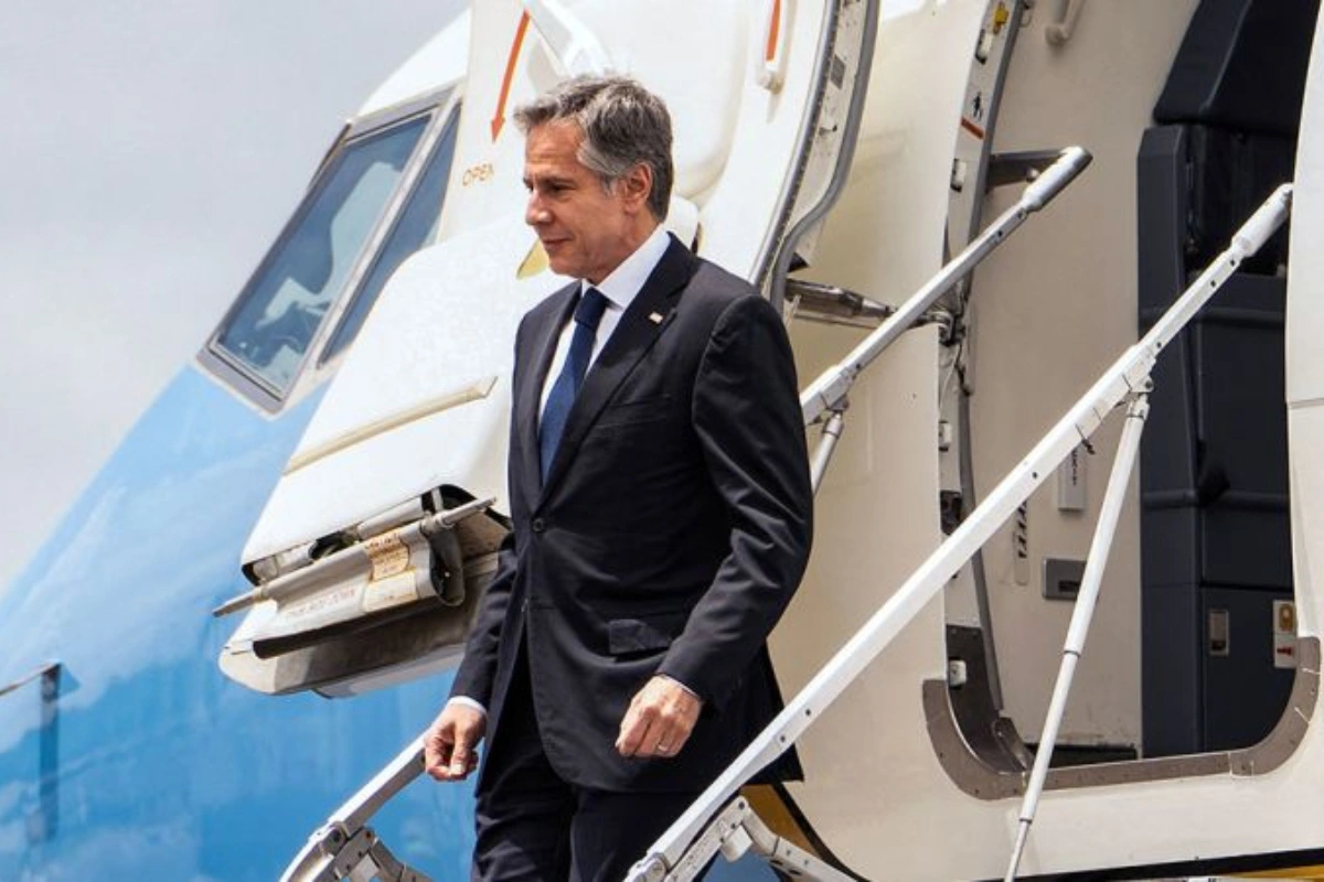 Самолет госсекретаря США сломался во Франции - ВИДЕО